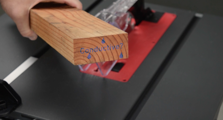 Video thumbnail: Verwendung des Umgehungsmodus an der Kompakt-Tischkreissäge